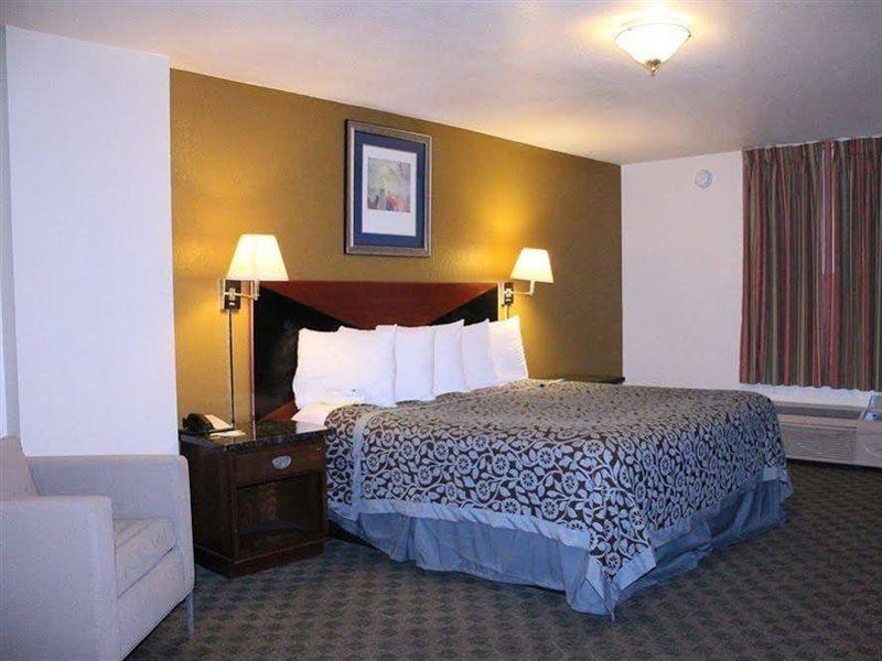 Rose City Inn & Suites Tyler Extérieur photo