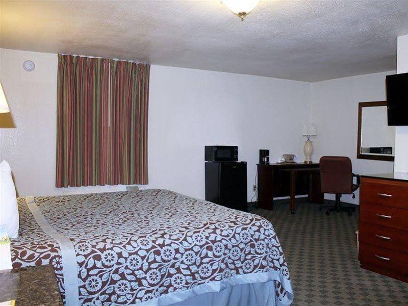 Rose City Inn & Suites Tyler Extérieur photo