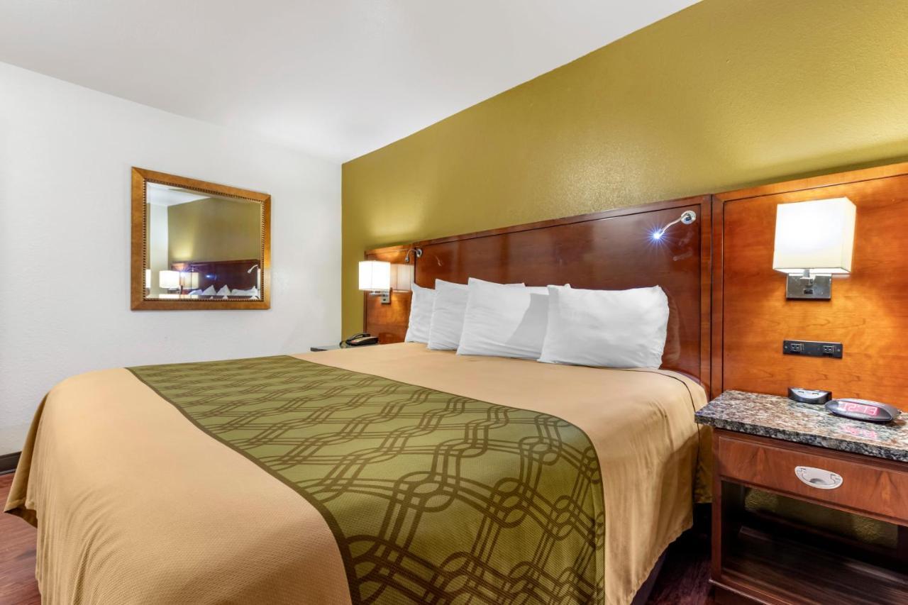 Rose City Inn & Suites Tyler Extérieur photo