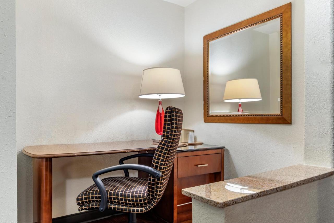 Rose City Inn & Suites Tyler Extérieur photo