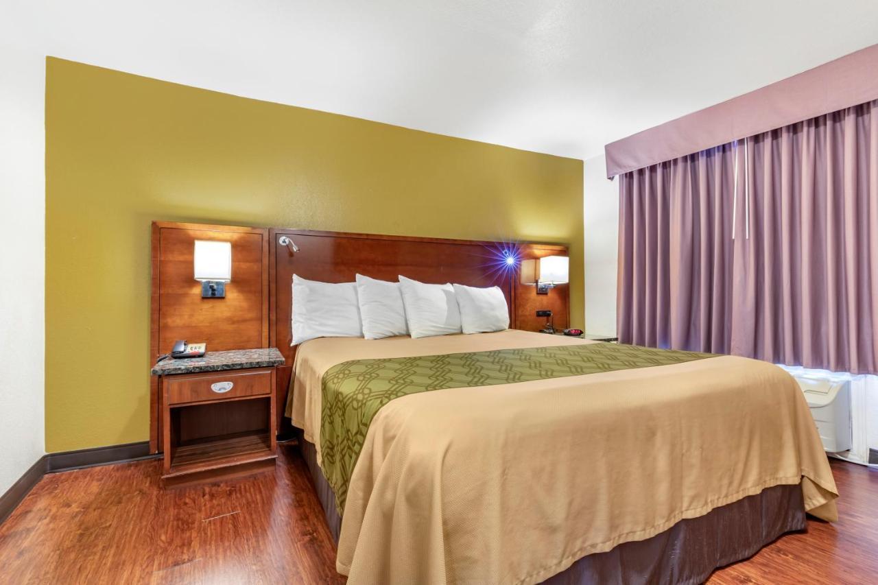 Rose City Inn & Suites Tyler Extérieur photo