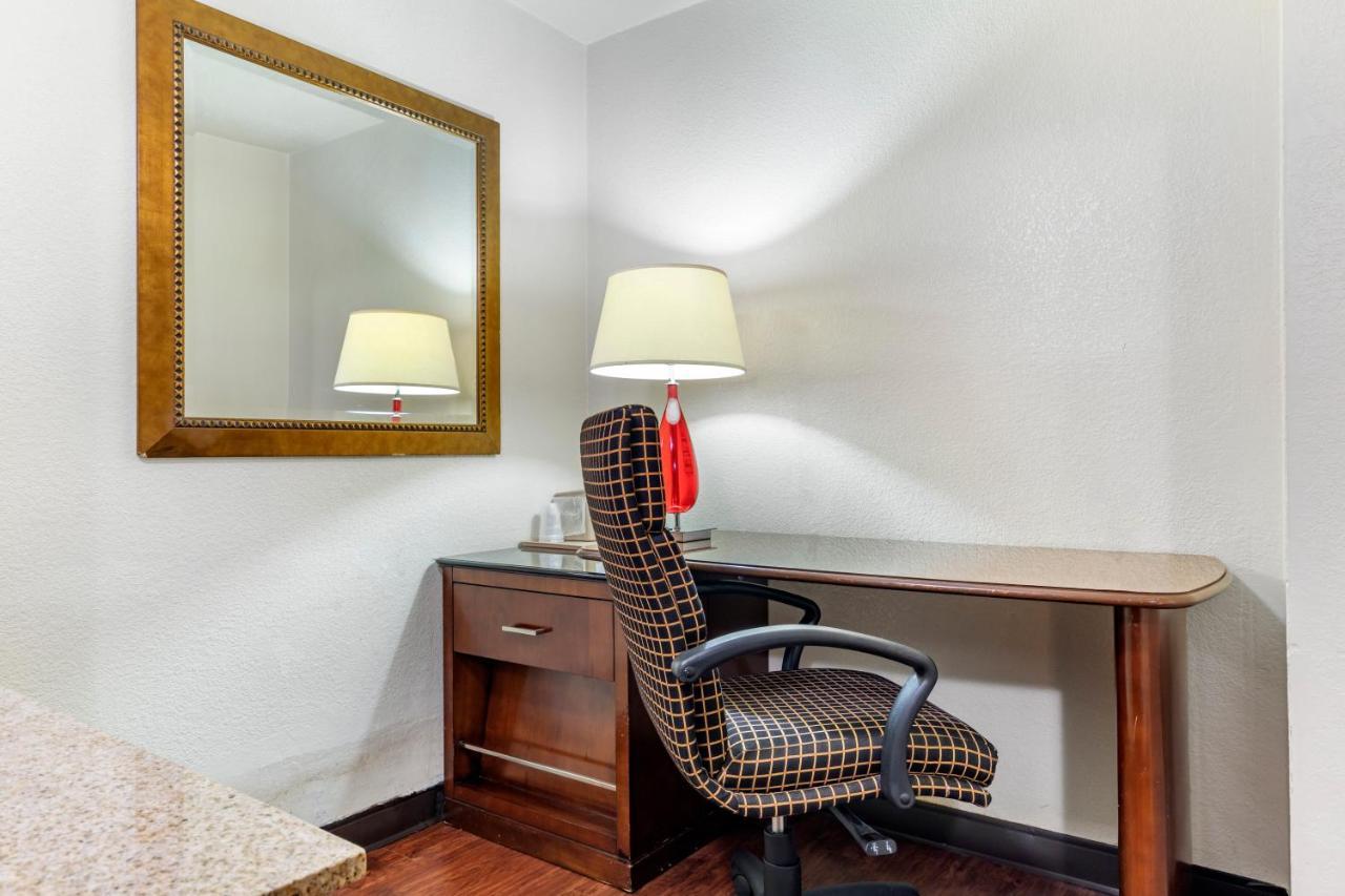 Rose City Inn & Suites Tyler Extérieur photo