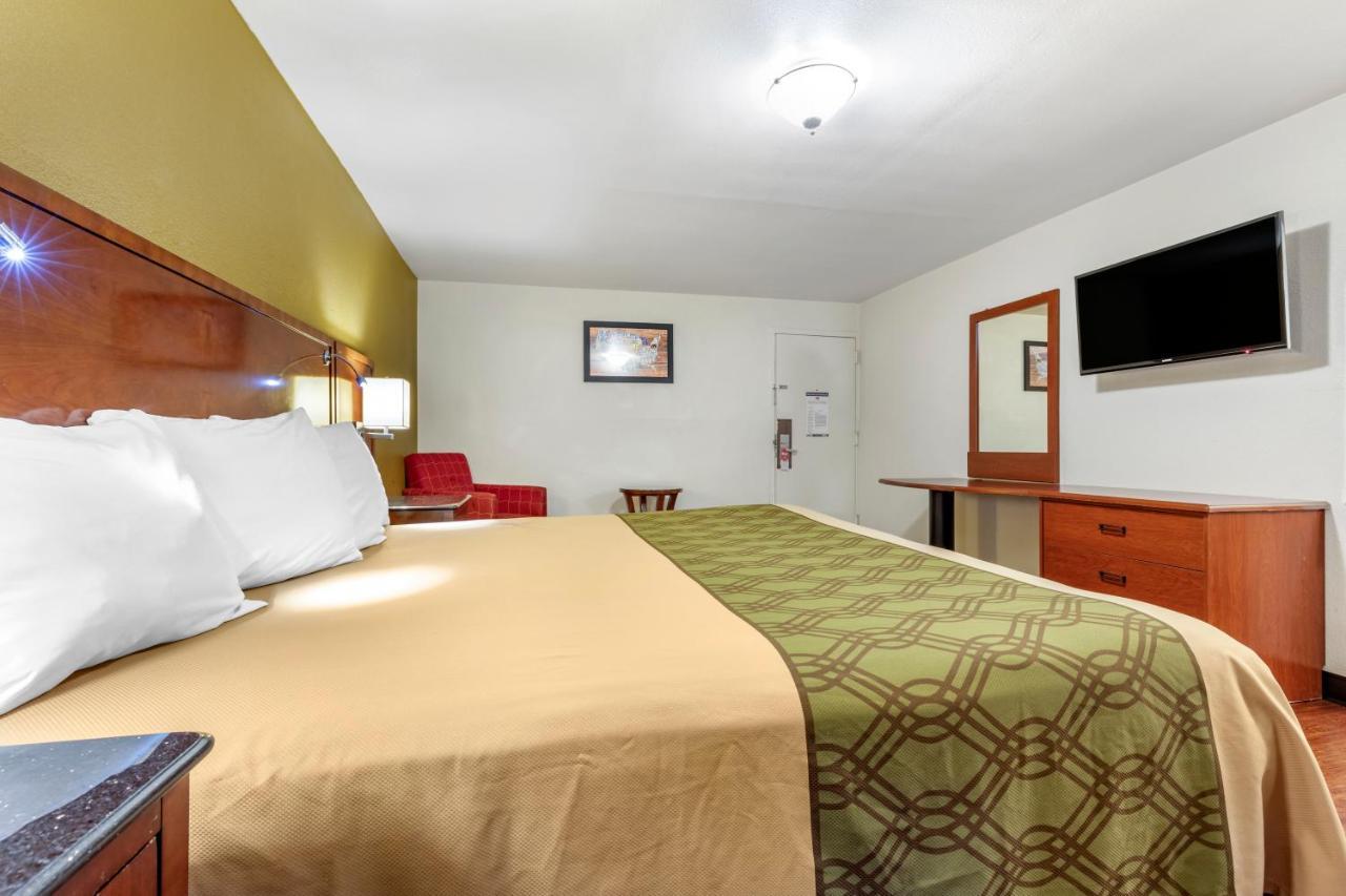Rose City Inn & Suites Tyler Extérieur photo
