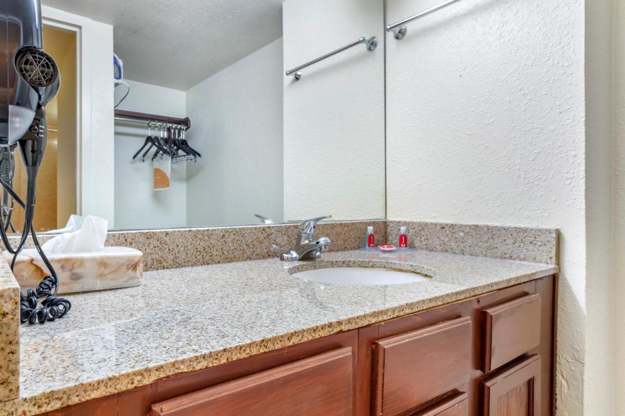 Rose City Inn & Suites Tyler Extérieur photo
