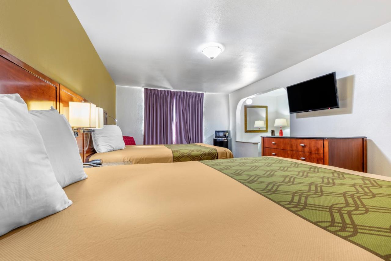 Rose City Inn & Suites Tyler Extérieur photo